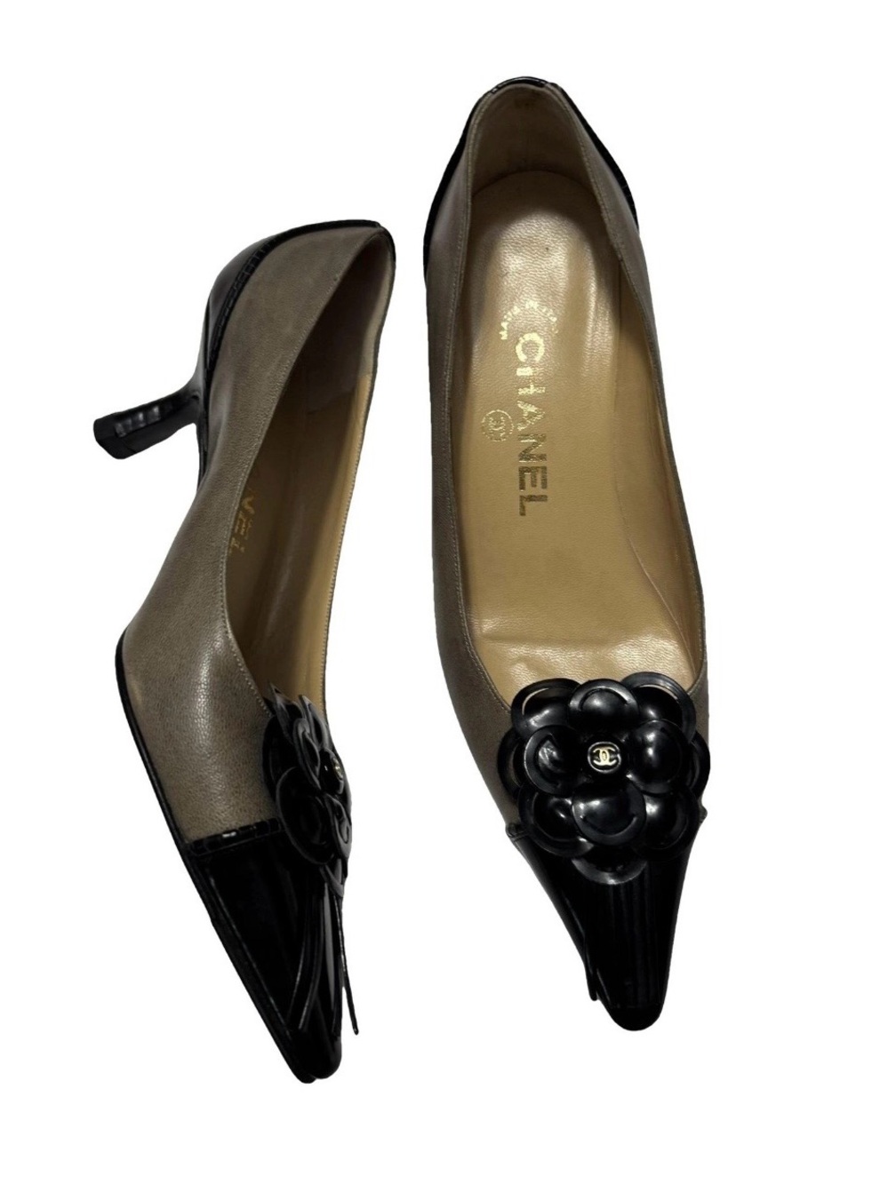Chanel AUTHENTIC Vintage Camellia Flower CC Logo Leather Neutral Black Heels 34